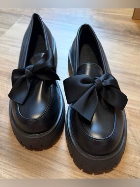 Black Bow-Accent Women's Loafers